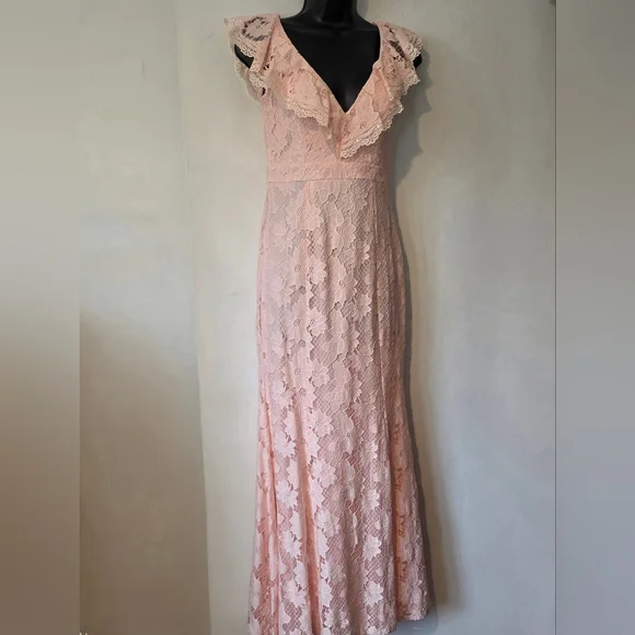 Maniju Pink Lace Feminine Floral Gown - Picture 2 of 8